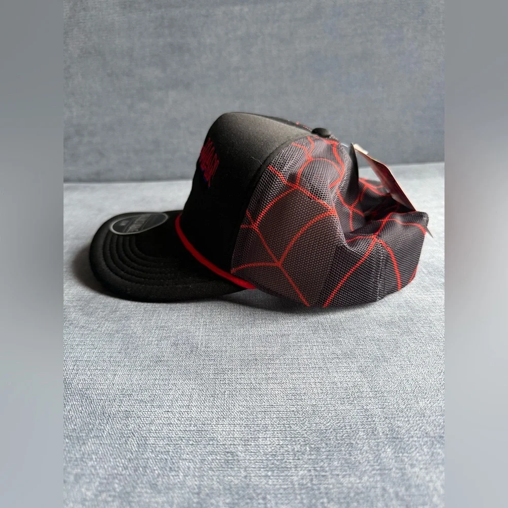 Bioworld Spider-Man Unisex Adjustable Mesh Snap Back Trucker Hat New Embroidered